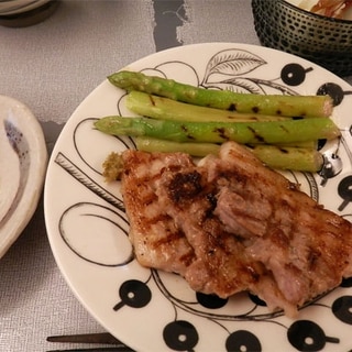 豚肉とグリーンアスパラのグリルパン焼き